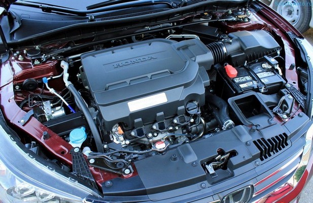 Техобслуживание Honda Accord IX включаетт  в себя осмотр и диагностику двигателя