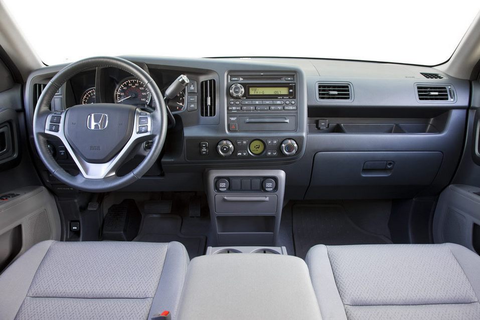Салон Honda Ridgeline Салон пикапа удобен и функционален