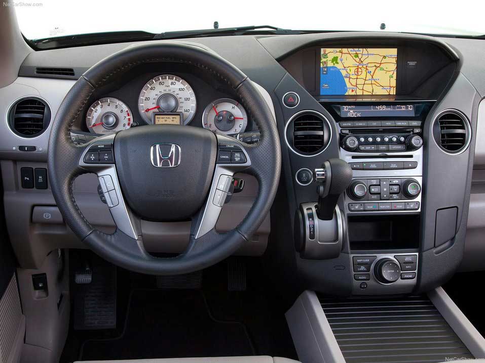 За рулем Honda Pilot 2012 Водительское место на Хонда Пилот