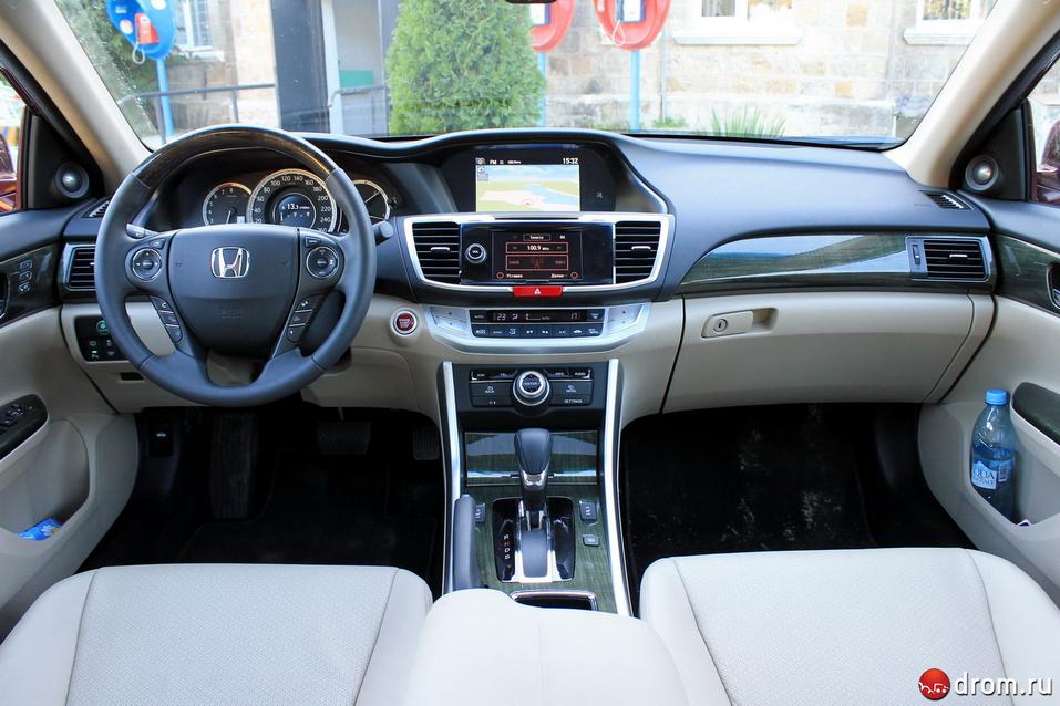 Интерьер Honda Accord 2015