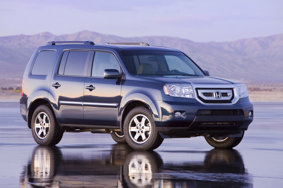 Большой внедорожник Honda Pilot 2014