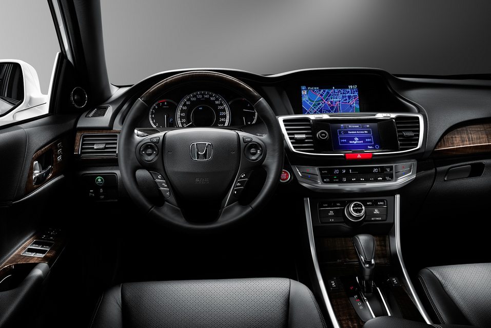 Кокпит Honda Accord Эргономика водительского места на высшем уровне