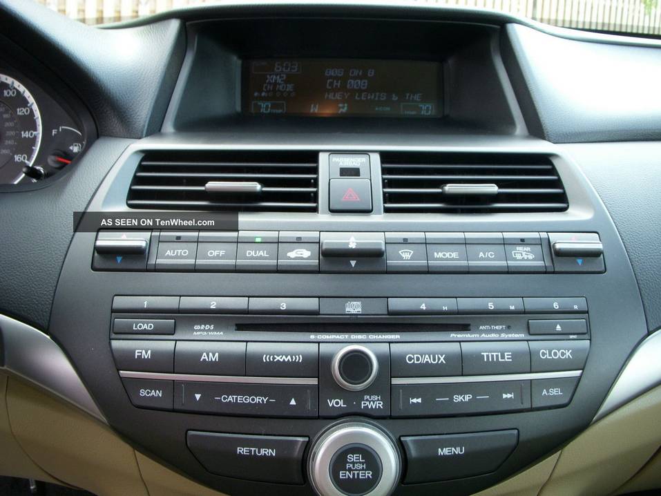 MMS-система Honda Accord 2009 Мультимедийная система Honda Accord 2009 и сегодня удобна и эффективна