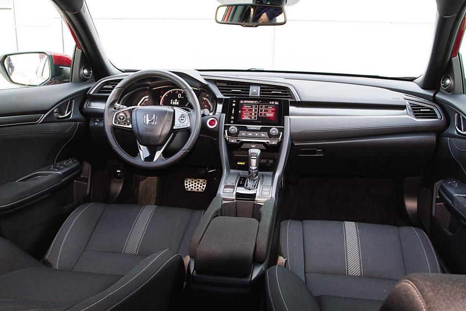Салон седана Honda Civiс Передний ряд Honda Civiс