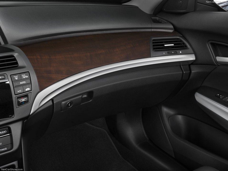 Отделка салона Honda Crosstour Панель имитирующая деревянную отделку, неотличима от натурального материала