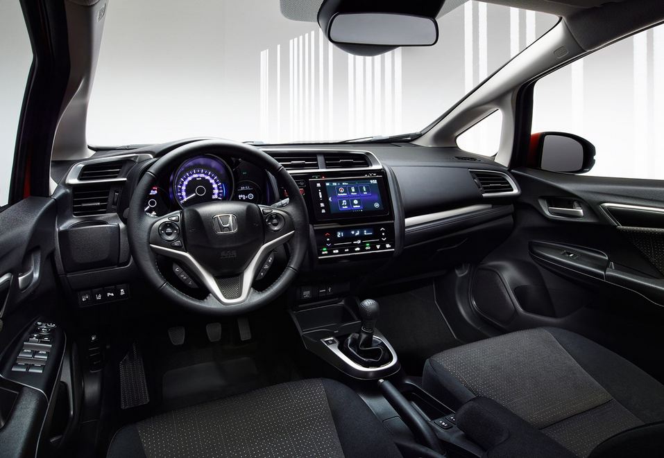 Интерьер Honda Jazz 2015 Современное убранство салона Honda Jazz 2015