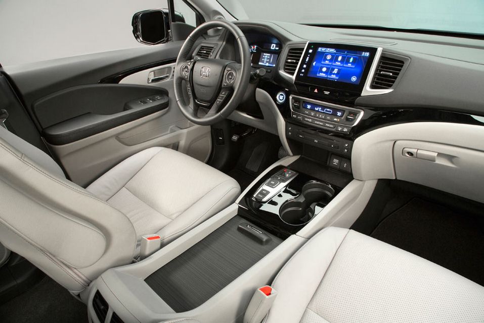 Интерьер Honda Pilot 2016 Салон треьего поколения Honda Pilot