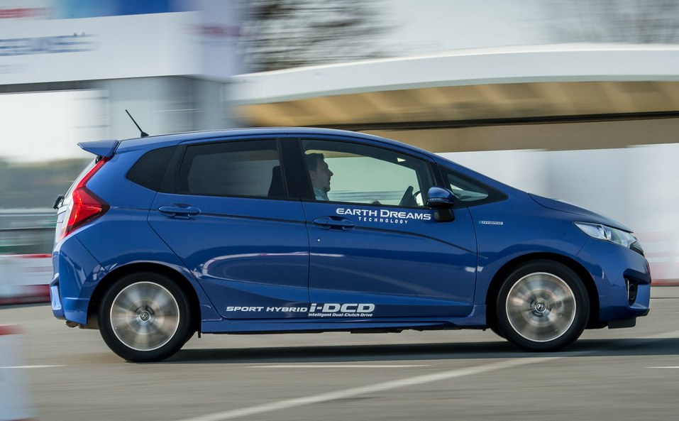 Компактвэн Honda Jazz Hybrid 2015 Третье поколение Honda Jazz в гибридной модификации